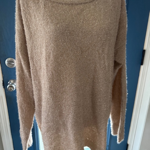 Christie Brinkley Sweater - Picture 1 of 4